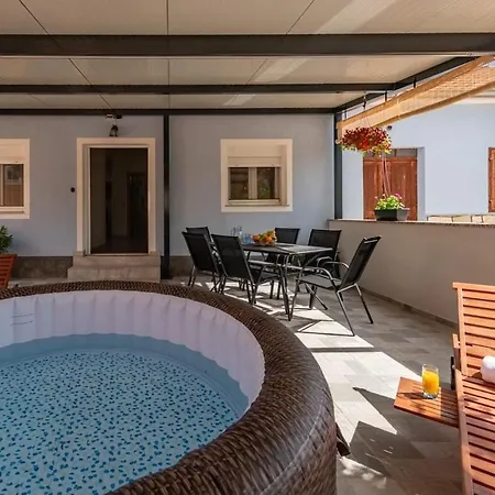 Mate Villa